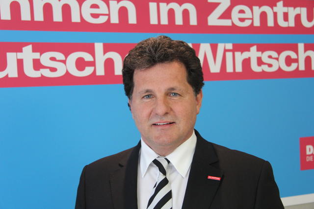 0Johannes Burger ist icht mehr Hauptgeschäftsführer der Handwerkskammer Freiburg, er wird aber  weiterhin die Bereiche Betriebsberatung und Handwerksrolle verantworten.