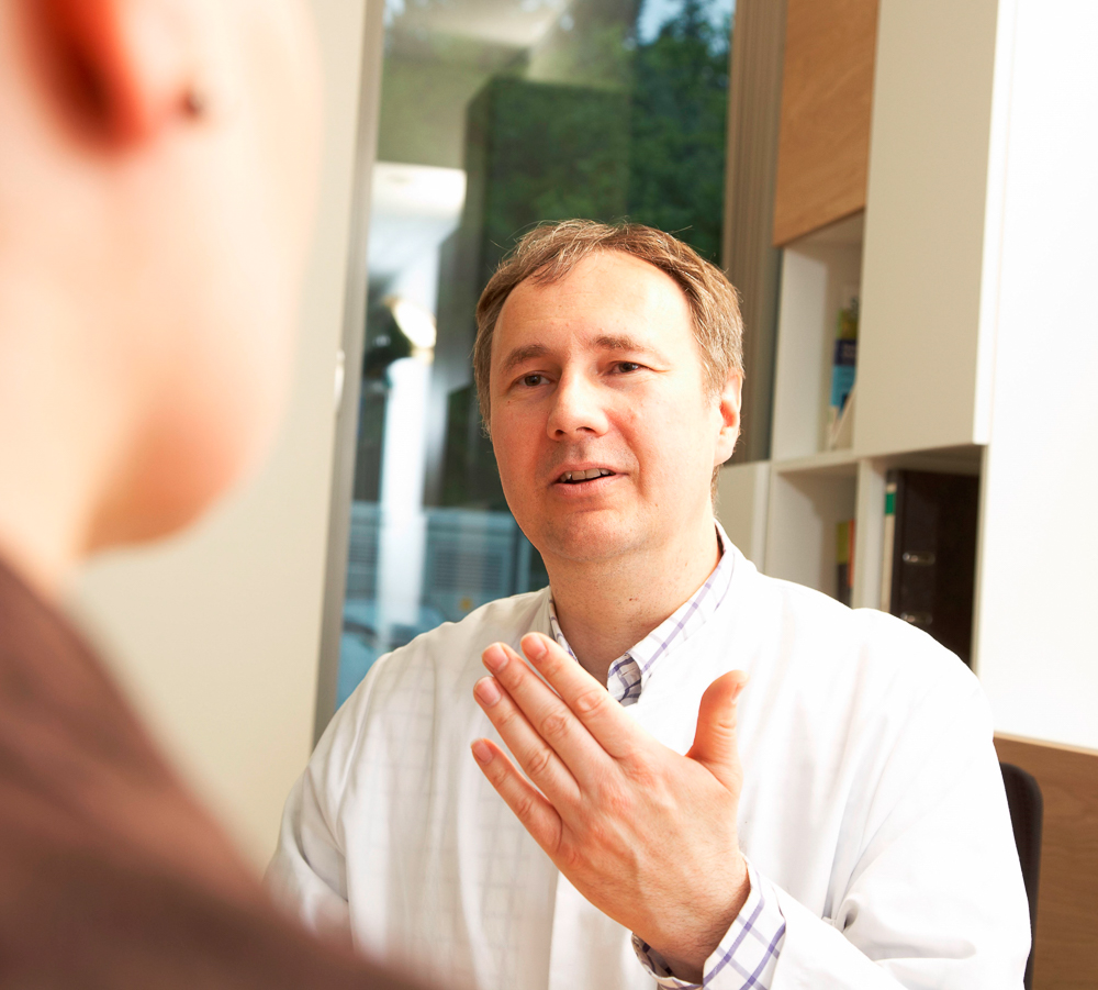Individuelle Beratung durch Zentrumsleiter PD Dr. Christian Weißenberger (© Zentrum für Strahlentherapie)