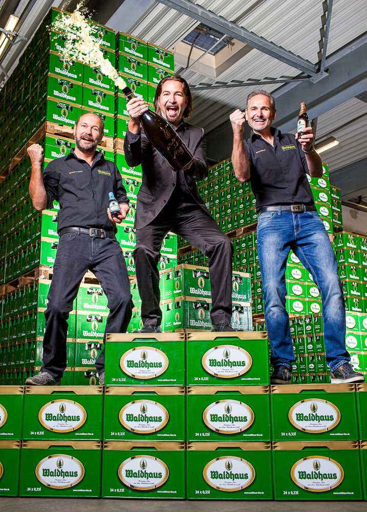 3 Sieger beim „International Craft Beer Award 2015“: Bernhard Vötter, Waldhaus 5-Sterne-Braumeister, Dieter Schmid, Waldhaus-Chef und Bernhard Ebner, Waldhaus 5-Sterne Braumeister. 