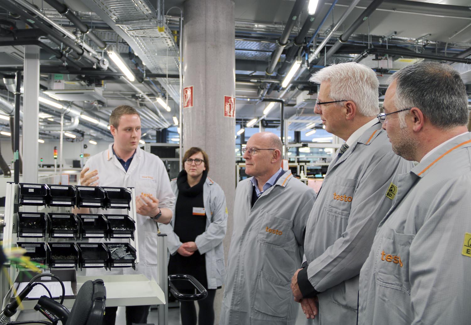 Verkehrsminister Winfried Hermann besuchte den Forschungs- und Entwicklungsstandort der Testo AG in Titisee.