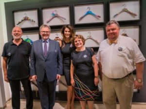 Ausstellungs-Initiator Michael Wissing, Geschäftsführer Gerhard Kaiser, Patin Miriam Mack vom Europa-Park, Dr. Silke Niemeyer von der Initiative und Christian Hodeige, Verleger der Badischen Zeitung (v.l.)