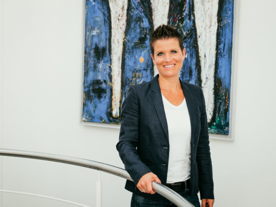 Eva-Marie Granz ist Gesellschafterin und Prokuristin von adensio und VdU Mitlgied