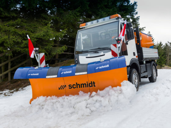 Schneeräumfahrzeug der Firma Aebi Schmidt