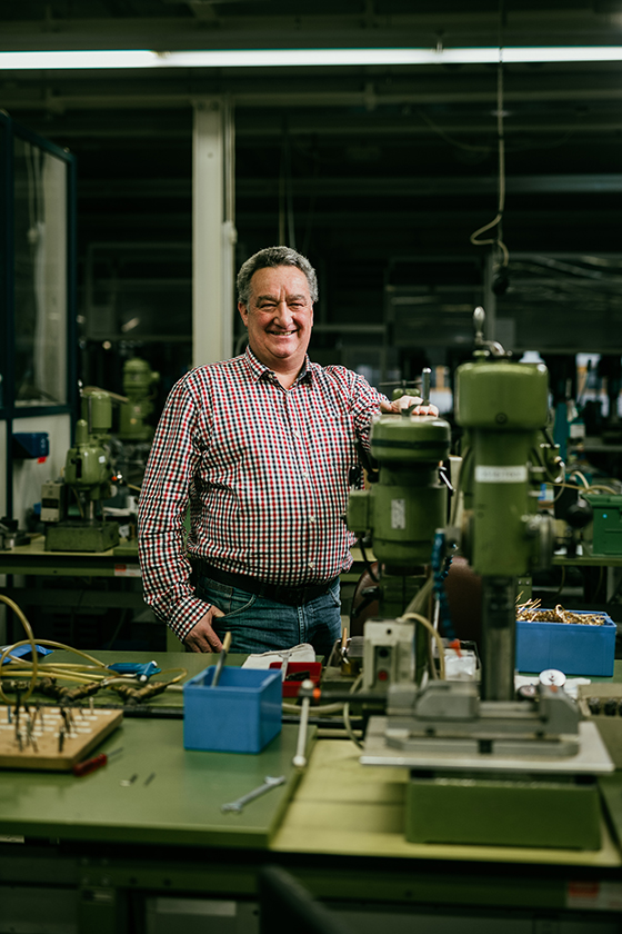 Gerhard Schneider will die Kieninger Uhrmacherkunst am Leben halten