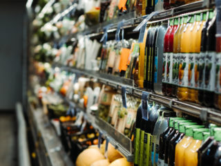 Im Lebensmitteleinzelhandel ist Strom sparen schwierig. Denn die Ware muss weiter gekühlt werden.