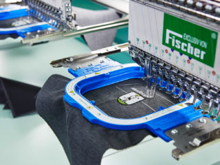 Stickmaschine von Fischerkleidung