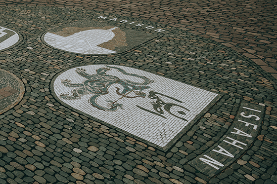 Wappen der Freiburger Partnerstädte.