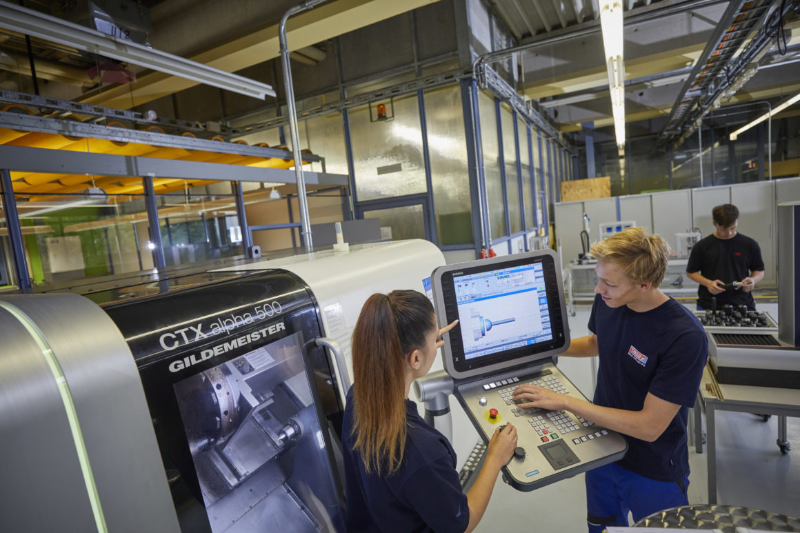 Im Bildungszentrum der IHK in Offenburg werden Azubis für die Arbeit im Betrieb qualifiziert.