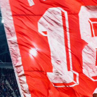 Abschiedsgeschenk der Fans an Nils Petersen.
