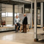 Tauschen sich viel aus: Daniel und Matthias Weckesser in der Kramer GmbH in Umkirch. Foto: Alex Dietrich
