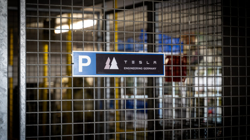 Tesla hat weiter einen Entwicklungsstandort auf der Haid. Foto: Santiago Fanego