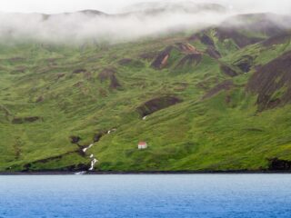 Einsames Haus an der Meeresküste