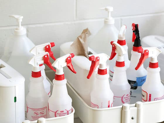 Hygienesprays sind im Hausgebrauch überflüssig. Händewaschen dagegen nicht.