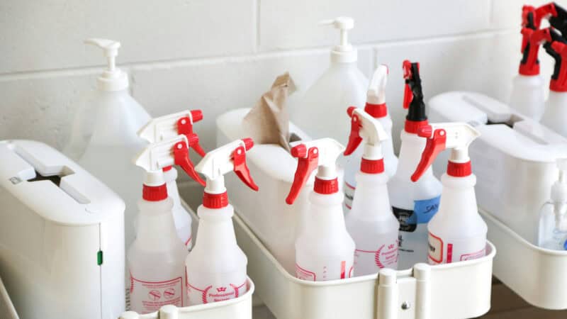 Hygienesprays sind im Hausgebrauch überflüssig. Händewaschen dagegen nicht.
