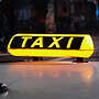 Klassische Taxis spüren die Konkurrenz von Mietwagen, die ohne Taxischild zu oft günstigeren Fixpreisen fahren. Foto: unsplash