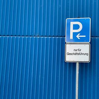 Ob man Wert legt auf einen eigenen Parkplatz, ist Teil des Führungsstils.