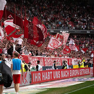 Nicht nur im Stadion wie hier am letzten Spieltag der vergangenen Saison, auch beim Dialogprozess sind Mitglieder aktiv. Foto: Santiago Fanego