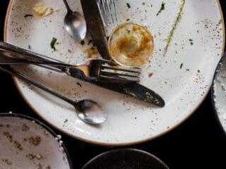 Leerer Teller: Genuss in schwierigen Zeiten