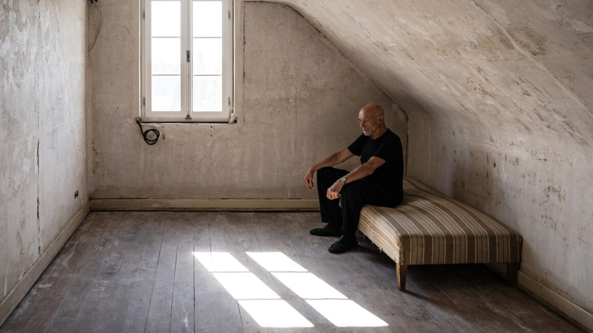 Anselm Kiefer 2021 in seinem ehemaligen Kinderzimmer in Ottersdorf