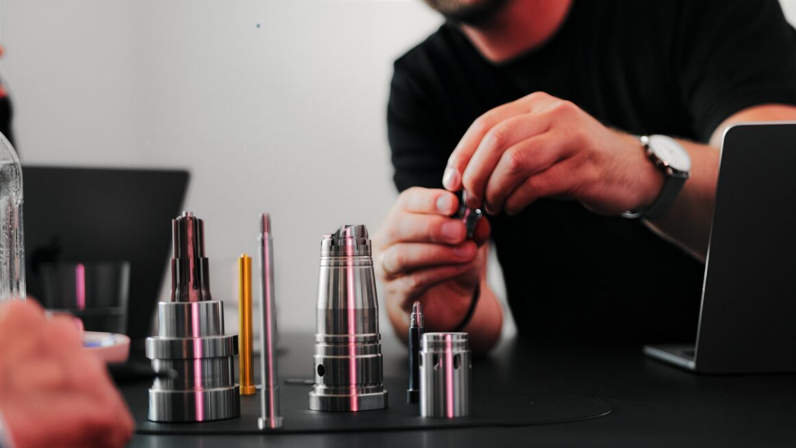 Am Anfang steht nicht die Konstruktion, sondern das Verständnis der Aufgabe. Im direkten Austausch mit dem Kunden werden Use Case, Anforderungen und technische Details gemeinsam erarbeitet – die Grundlage für individuelle Präzisionsteile.