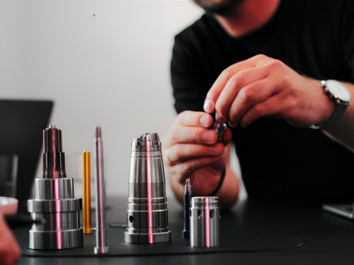 Am Anfang steht nicht die Konstruktion, sondern das Verständnis der Aufgabe. Im direkten Austausch mit dem Kunden werden Use Case, Anforderungen und technische Details gemeinsam erarbeitet – die Grundlage für individuelle Präzisionsteile.