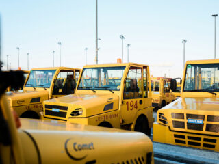 Mulag Comet Fahrzeuge auf dem Luftfrachtumschlagflughafen von DHL in Dresden