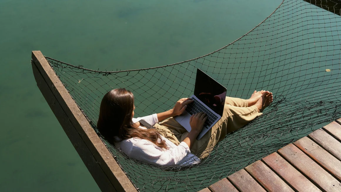 Laptop und Haengematte