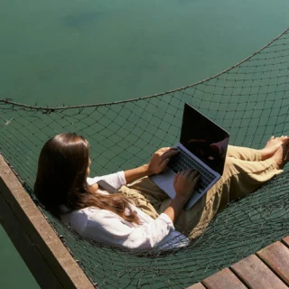 Laptop und Haengematte