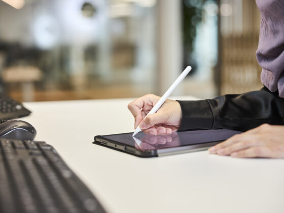 vogelplus_Tablet mit Stift