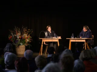 Moderator Thomas Geiger im Gespräch mit Dorothee Elmiger